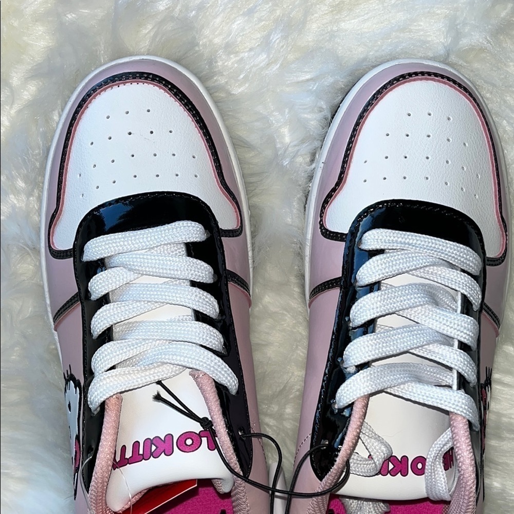 🆕 Sanrio Hello Kitty Sneakers Size 8 - Picture 7 of 9